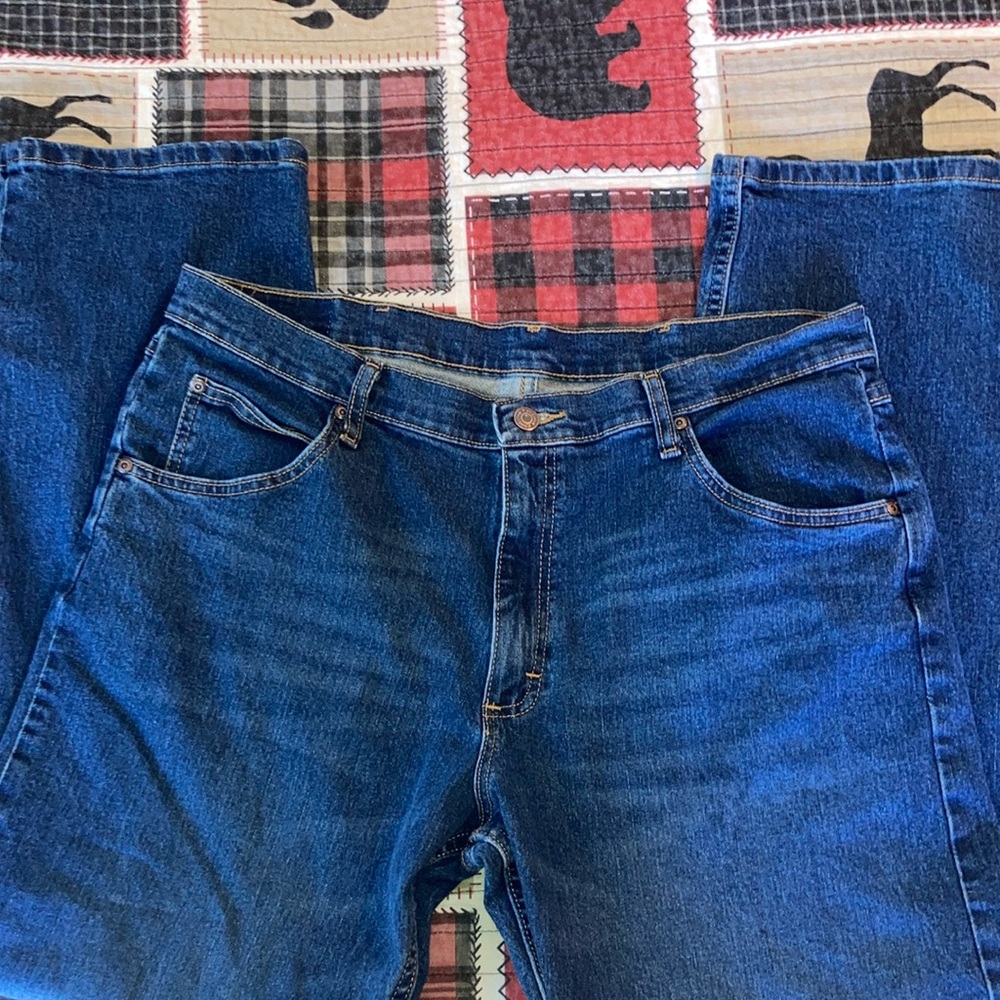 Mens Wrangler jeans 36 x 30 like new!